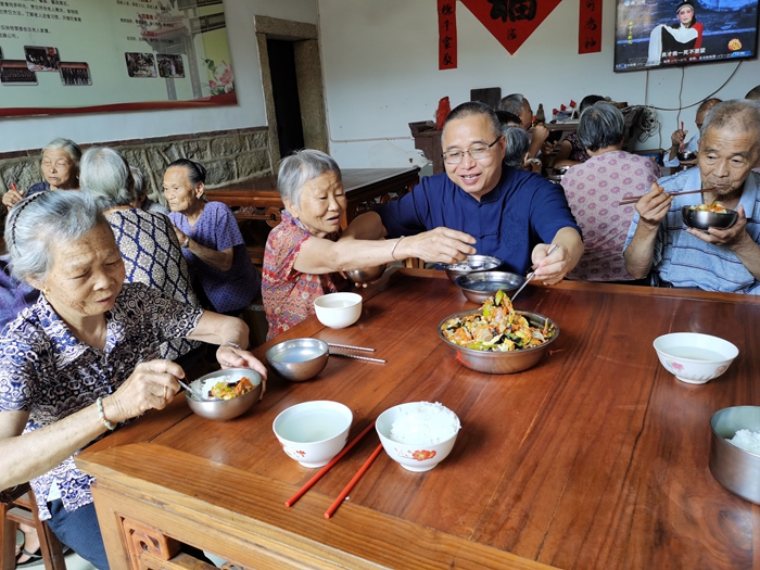 反哺家乡 孝亲敬老不改初心