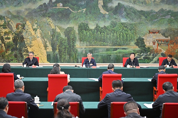 李希：坚持用改革精神和严的标准管党治党 推动党风廉政建设和反腐败斗争取得新成效