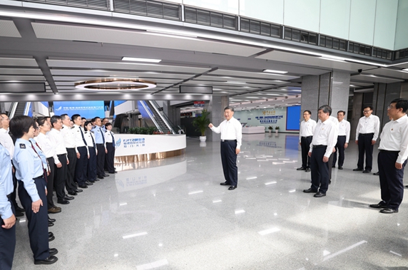 习近平在福建考察时强调 扭住目标不放松 一张蓝图绘到底 在中国式现代化建设中奋勇争先