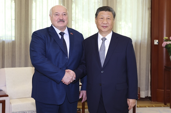 习近平会见白俄罗斯总统卢卡申科